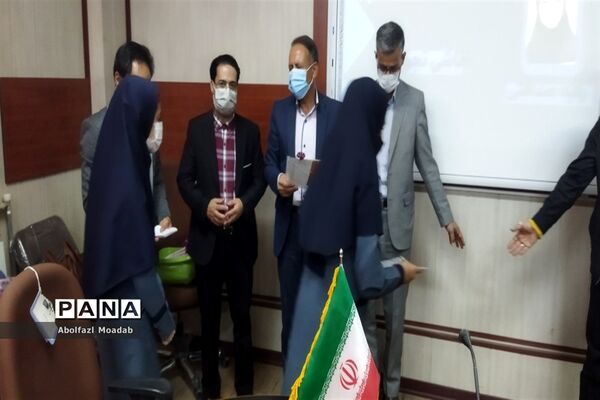 تجلیل از دانش‌آموزان برتر، خلیل آبادی