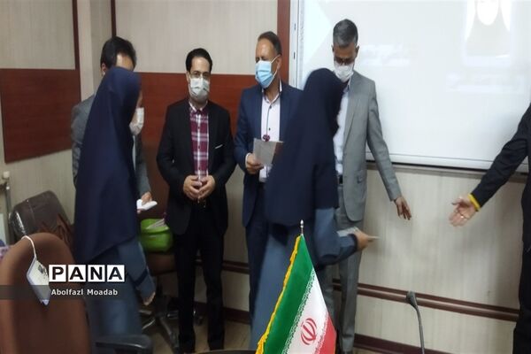 تجلیل از دانش‌آموزان برتر، خلیل آبادی