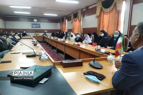 تجلیل از دانش‌آموزان برتر، خلیل آبادی