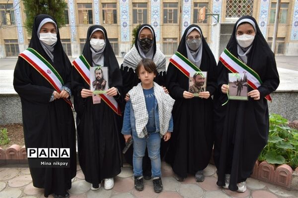 بزرگداشت شهدا در دبیرستان شاهد حجاب منطقه ۱۳