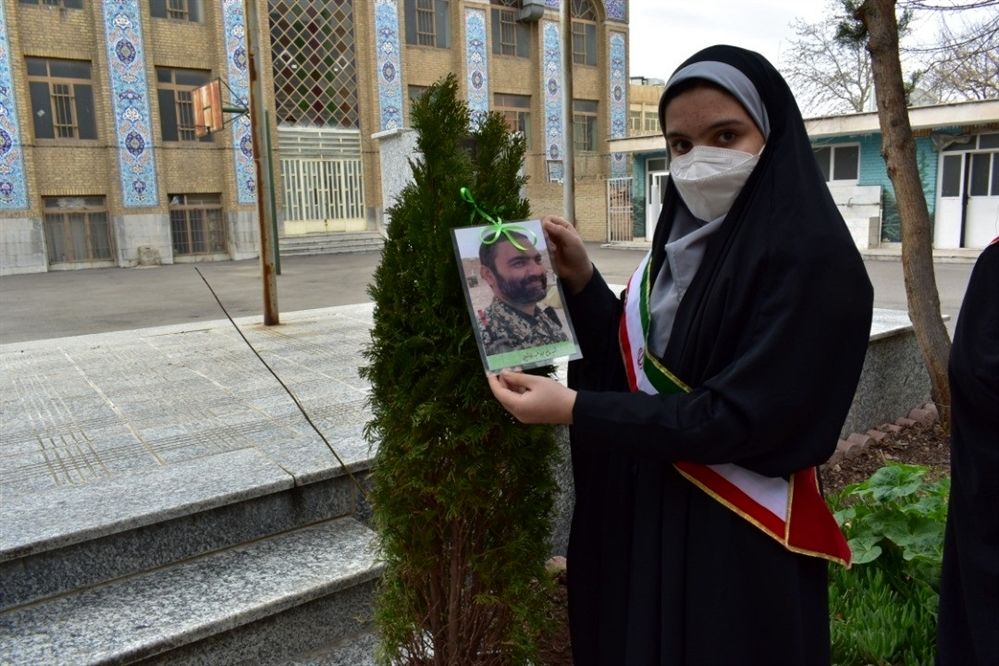 بزرگداشت شهدا در دبیرستان شاهد حجاب منطقه ۱۳