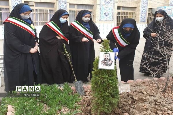 بزرگداشت شهدا در دبیرستان شاهد حجاب منطقه ۱۳