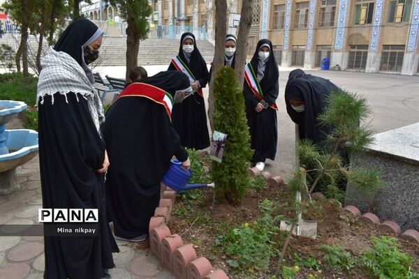 بزرگداشت شهدا در دبیرستان شاهد حجاب منطقه ۱۳