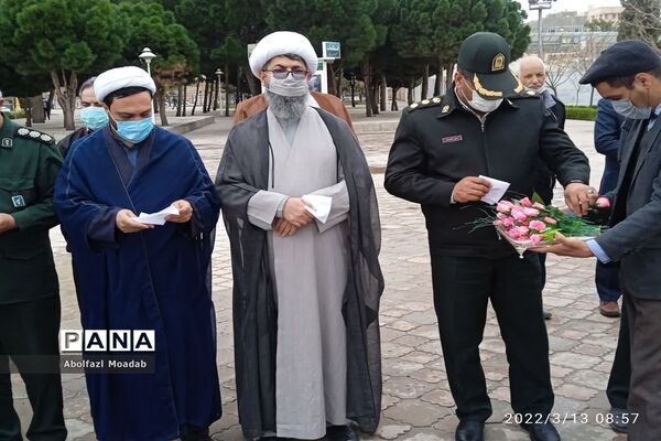 مراسم غبار روبی مزار شهدای آرمیده در کاشمر