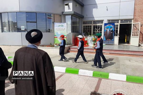 جشن تولد زمین در آموزشگاه شهیدین قاسمی