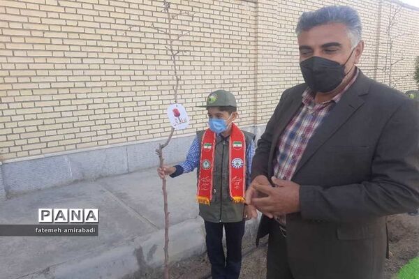 جشن تولد زمین در آموزشگاه شهیدین قاسمی