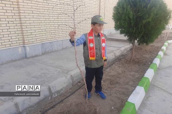 جشن تولد زمین در آموزشگاه شهیدین قاسمی