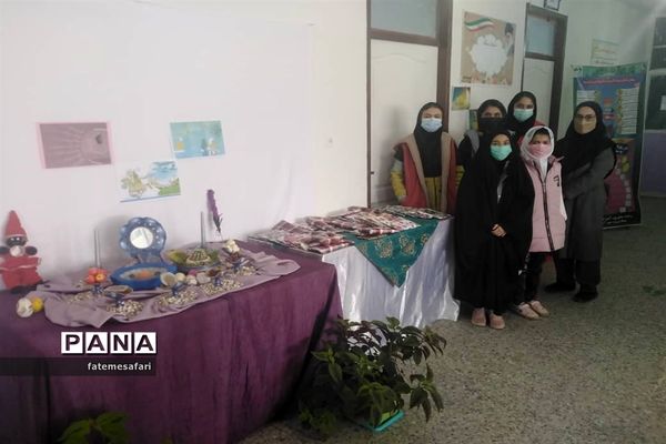 مراسم تقدیر از دانش‌آموزان برتر دبستان نجمه فیروزکوه