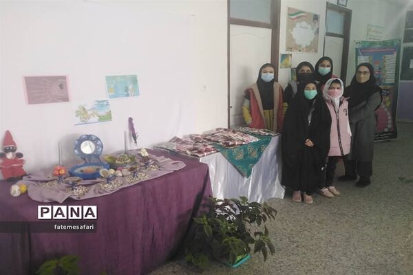 مراسم تقدیر از دانش‌آموزان برتر دبستان نجمه فیروزکوه