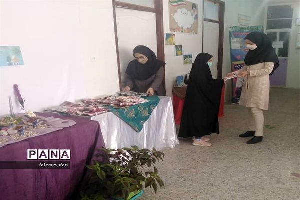 مراسم تقدیر از دانش‌آموزان برتر دبستان نجمه فیروزکوه