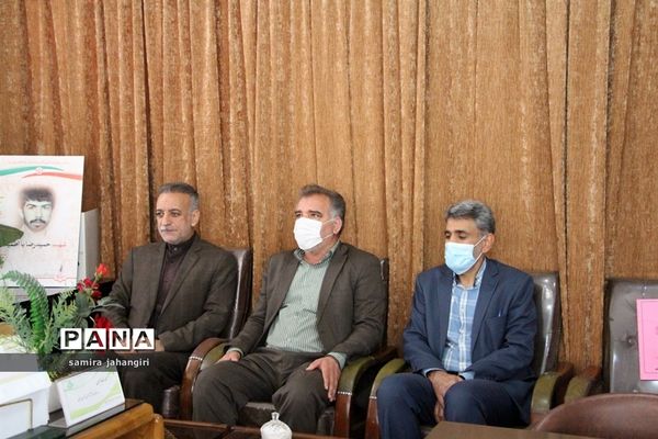 تقدیر مدیرکل آموزش و پرورش خراسان جنوبی از مدیر سازمان دانش آموزی استان به عنوان برادرشهید