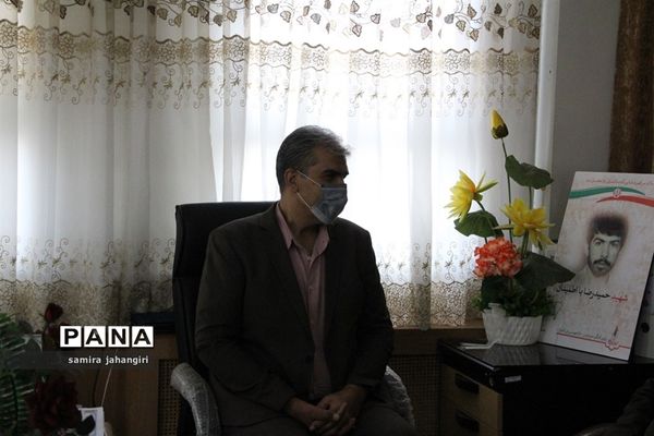 تقدیر مدیرکل آموزش و پرورش خراسان جنوبی از مدیر سازمان دانش آموزی استان به عنوان برادرشهید