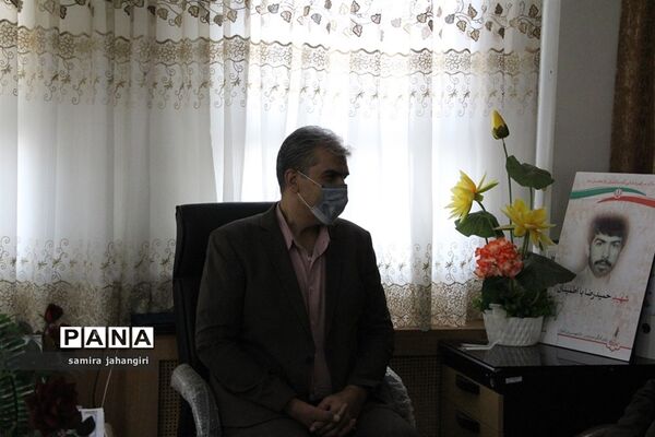 تقدیر مدیرکل آموزش و پرورش خراسان جنوبی از مدیر سازمان دانش آموزی استان به عنوان برادرشهید