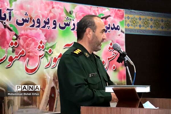 افتتاح نمایشگاه دفاع مقدس در سالن یاس مدیریت آموزش و پرورش آباده