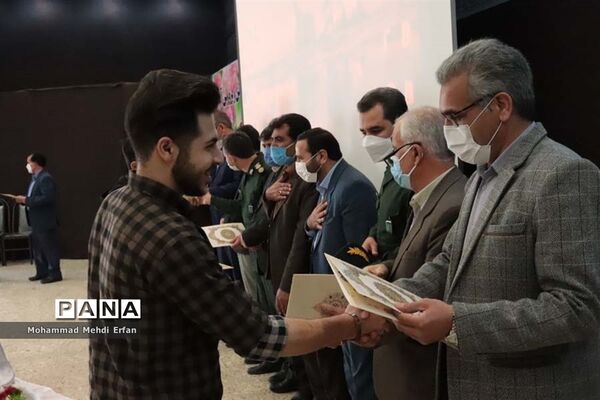 افتتاح نمایشگاه دفاع مقدس در سالن یاس مدیریت آموزش و پرورش آباده