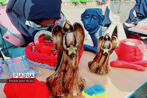 برگزاری بازارچه کسب و کار دانش‌آموزی در دبیرستان شهید زهره‌وند شهرستان قرچک