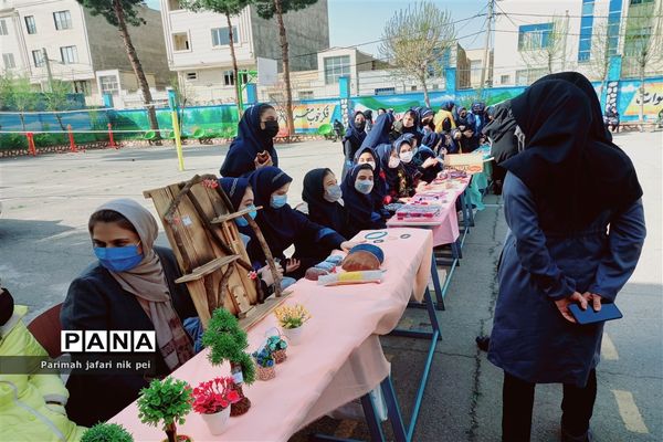 برگزاری بازارچه کسب و کار دانش‌آموزی در دبیرستان شهید زهره‌وند شهرستان قرچک