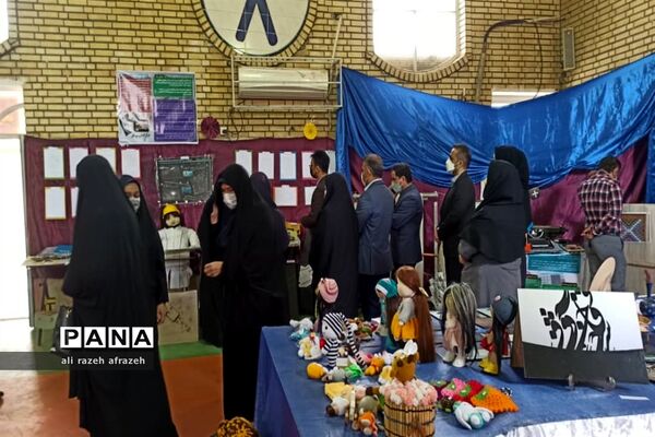 نمایشگاه دستاوردها و توانمندی‌های هنرجویان نرجس خاتون در اندیمشک