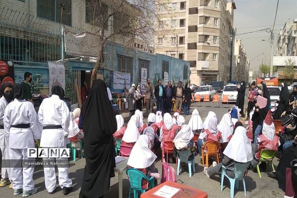 طرح کوچه تکانی با همکاری شهرداری ناحیه ۴ منطقه ۱۵ در مدرسه امام رضا(ع)1 برگزارشد