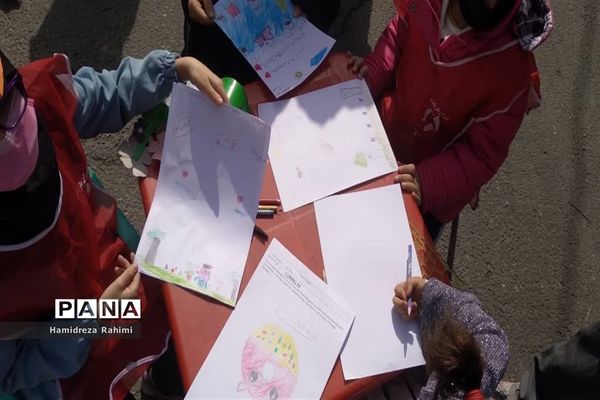 طرح کوچه تکانی با همکاری شهرداری ناحیه ۴ منطقه ۱۵ در مدرسه امام رضا(ع)1 برگزارشد