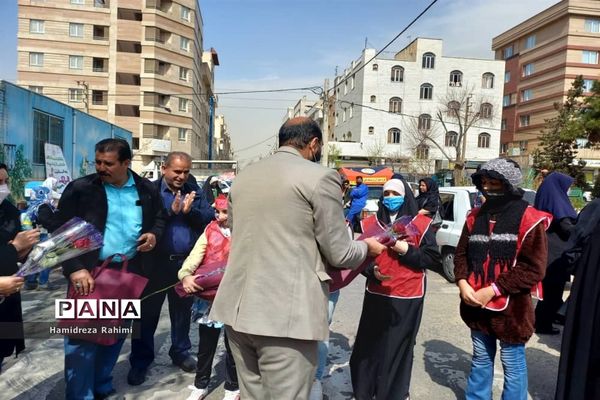 طرح کوچه تکانی با همکاری شهرداری ناحیه ۴ منطقه ۱۵ در مدرسه امام رضا(ع)1 برگزارشد