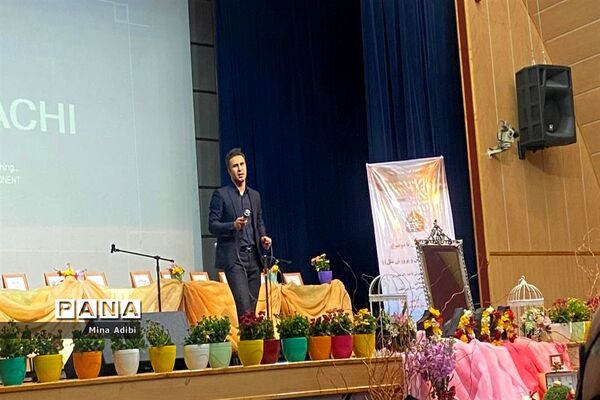 همایش مدیران مدارس ناحیه یک ری  با موضوع آشنایی با آموزش و پرورش ملل
