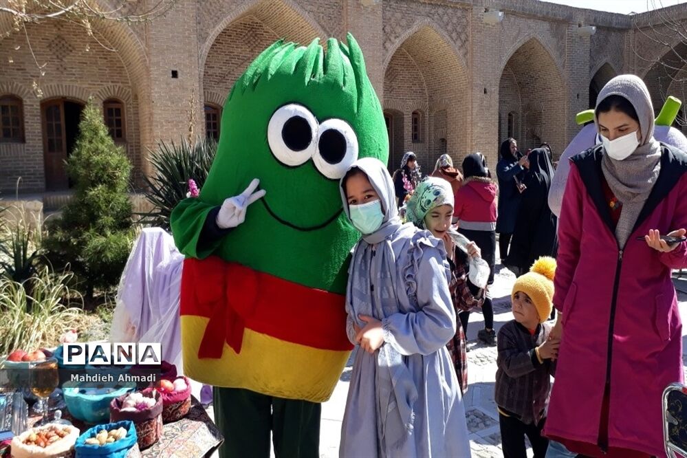مسابقه هفت‌سین نوروزی در کاروانسرای حاج کمال شهرستان رباط‌کریم