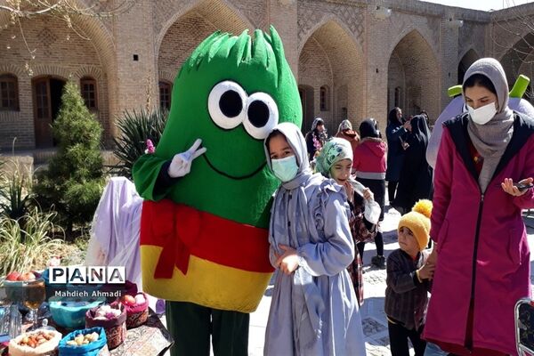 مسابقه هفت‌سین نوروزی در کاروانسرای حاج کمال شهرستان رباط‌کریم