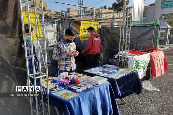 برپایی غرفه دانش‌آموزی به مناسبت نیمه شعبان