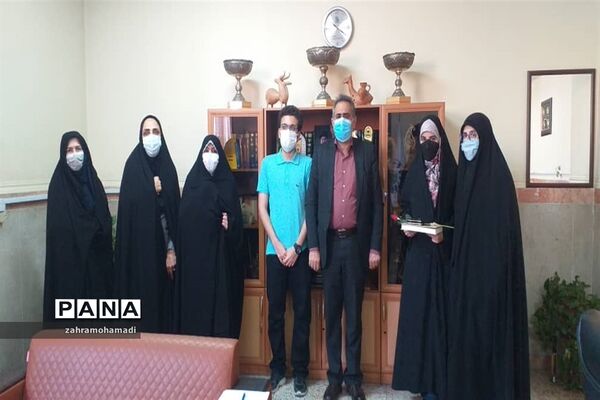 تجلیل از دانش‌آموزان حافظ کل قرآن مجید منطقه ۱۰