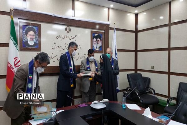 نشست صمیمی نمایندگان مجلس دانش‌آموزی سیستان و بلوچستان با مدیرکل آموزش و پرورش