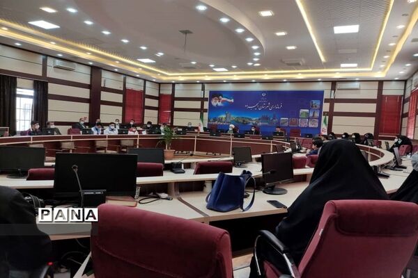 نشست صمیمی فرماندار و امام جمعه شهرستان ایجرود با جوانان موفق به مناسبت هفته جوان