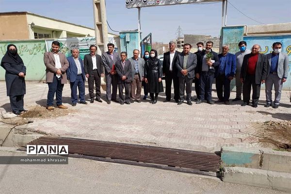 کاشت نهال برای تقدیر از هنرمندان تاکستان