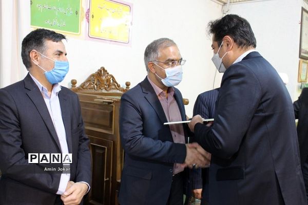 مراسم تکریم و معارفه روسای جدید و قدیم سازمان دانش‌آموزی فارس