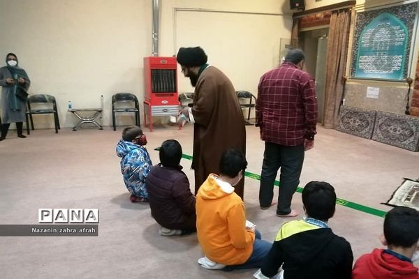 دیدار دانش‌آموزان حافظ جز سی قرآن مدرسه امام حسین(ع) رودهن با امام جمعه