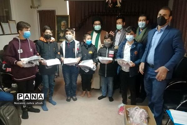 دیدار دانش‌آموزان حافظ جز سی قرآن مدرسه امام حسین(ع) رودهن با امام جمعه