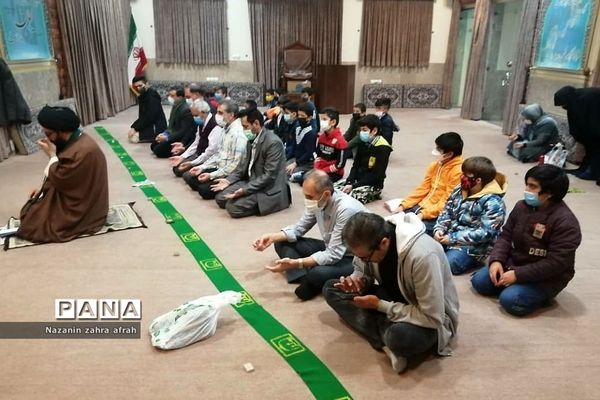 دیدار دانش‌آموزان حافظ جز سی قرآن مدرسه امام حسین(ع) رودهن با امام جمعه