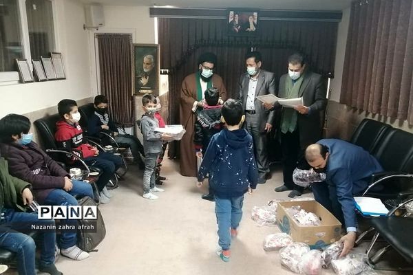 دیدار دانش‌آموزان حافظ جز سی قرآن مدرسه امام حسین(ع) رودهن با امام جمعه