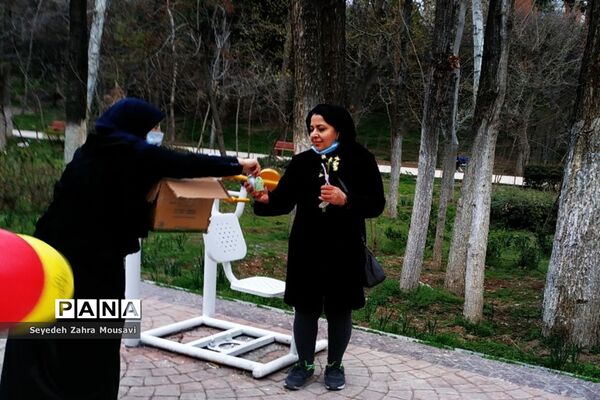 پویش «حال خوب» توسط دانش آموزان منطقه ۱۳ در بوستان قیطریه