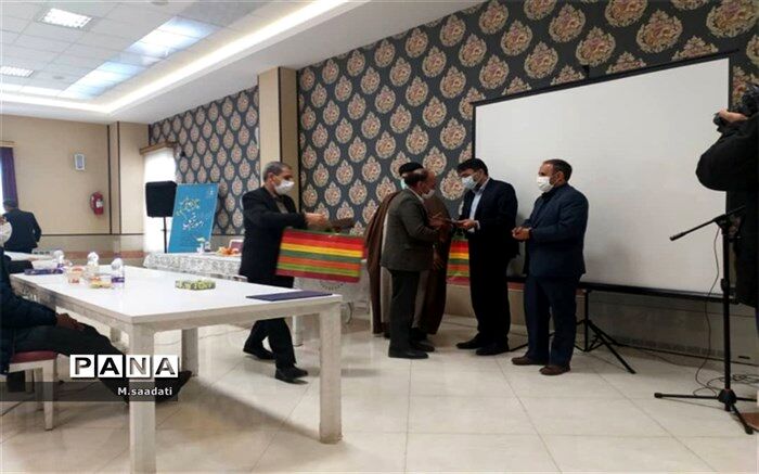مراسم تجلیل از مربیان پرورشی شهرستان بروجن با حضور مدیر کل