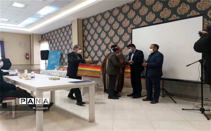 مراسم تجلیل از مربیان پرورشی شهرستان بروجن با حضور مدیر کل