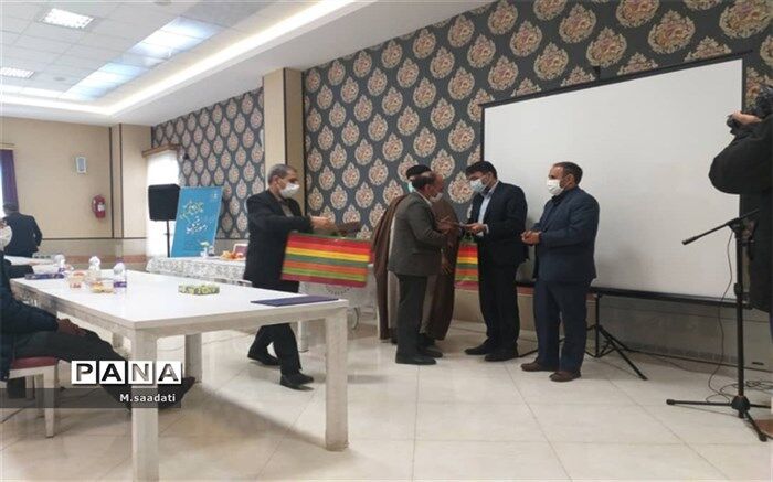 مراسم تجلیل از مربیان پرورشی شهرستان بروجن با حضور مدیر کل