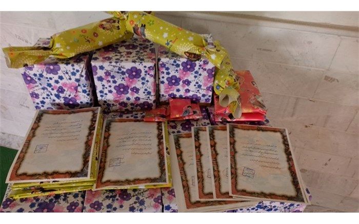 تقدیر از دانش‌آموزان برتر مدرسه حضرت معصومه(س) جعفریه