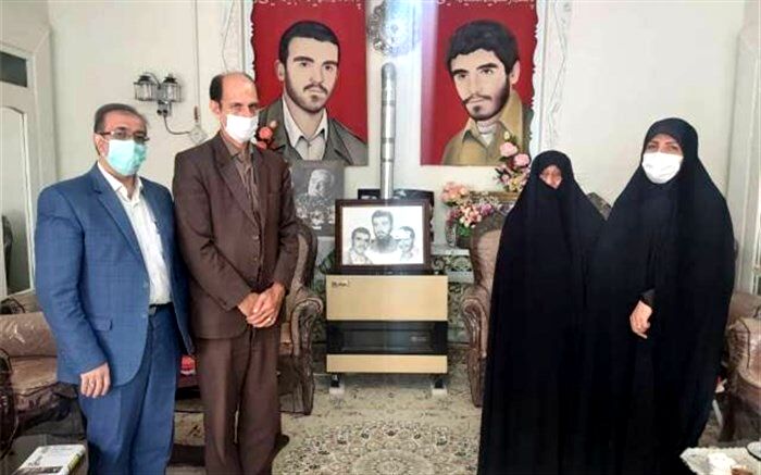 مدیرکل آموزش و پرورش با مادر شهدای" امینی نور" دیدار کرد