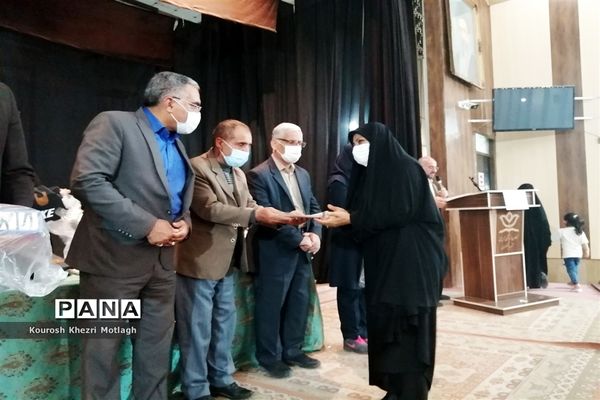 مراسم تجلیل از فرهنگیان و دانش‌آموزان مقام‌آور استانی و کشوری در شهرستان کازرون