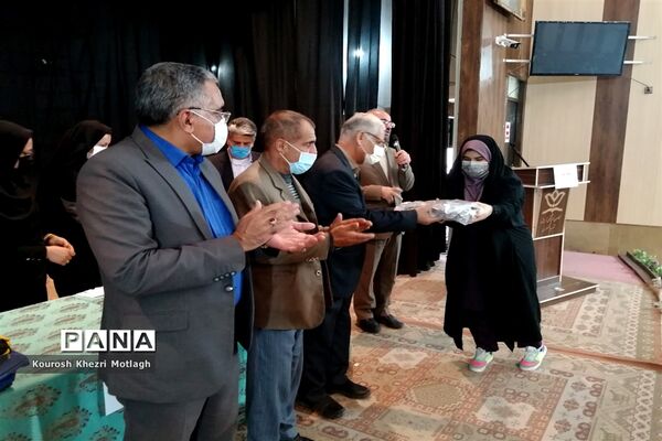 مراسم تجلیل از فرهنگیان و دانش‌آموزان مقام‌آور استانی و کشوری در شهرستان کازرون
