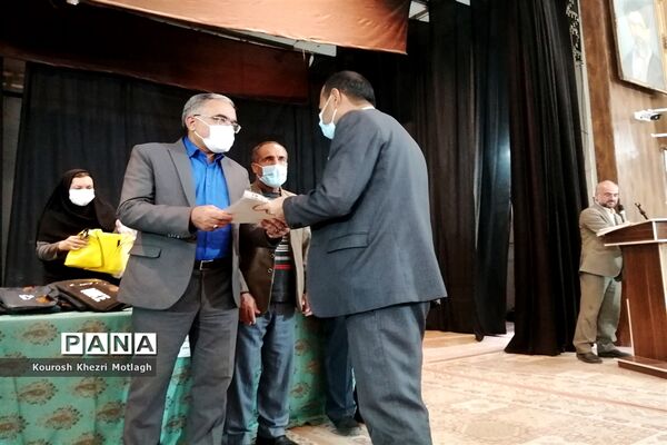 مراسم تجلیل از فرهنگیان و دانش‌آموزان مقام‌آور استانی و کشوری در شهرستان کازرون