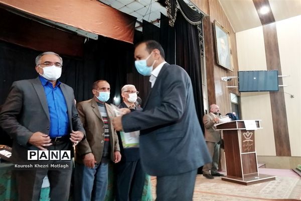 مراسم تجلیل از فرهنگیان و دانش‌آموزان مقام‌آور استانی و کشوری در شهرستان کازرون