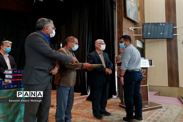 مراسم تجلیل از فرهنگیان و دانش‌آموزان مقام‌آور استانی و کشوری در شهرستان کازرون