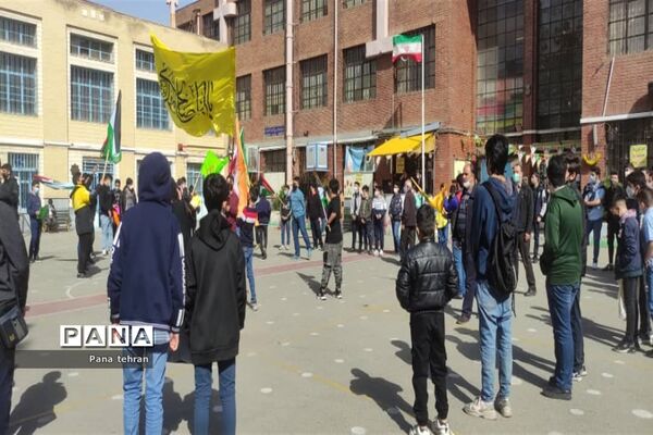 تجمع اعتراضی مسئولان و دانش‌آموزان منطقه۱۱ شهرتهران به جنایت اخیر آل سعود
